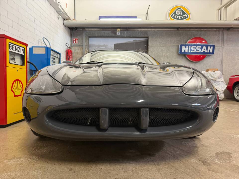 Image 3/21 of Jaguar XKR (1998)
