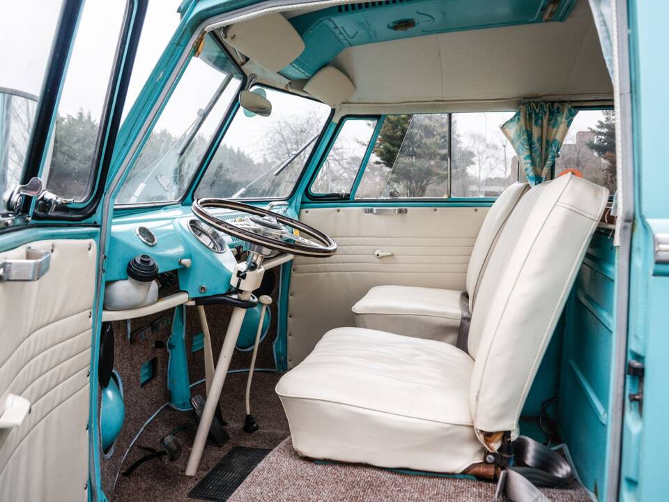 Image 31/40 of Volkswagen T2c Combi (1966)