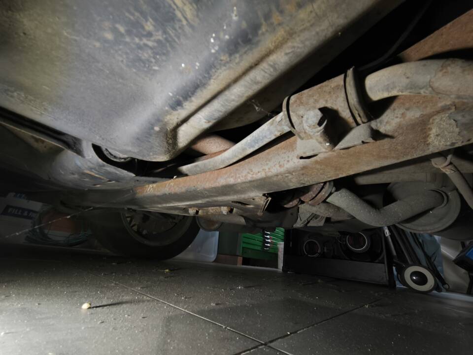 Image 17/22 of BMW 323i (1982)