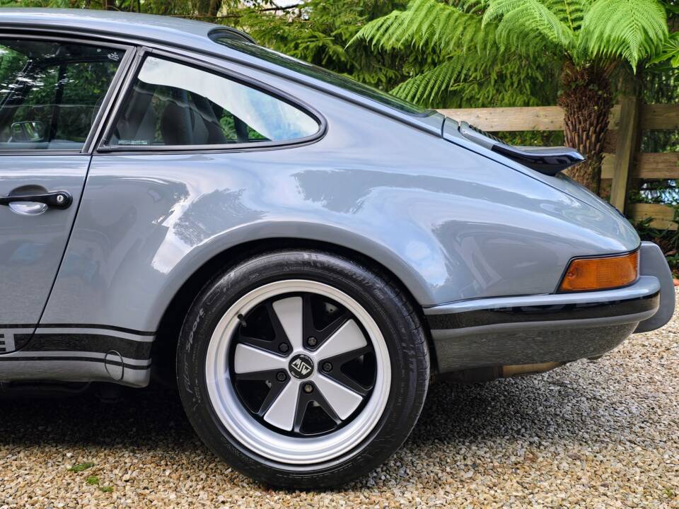 Image 94/100 of Porsche 911 Carrera 2 (1989)