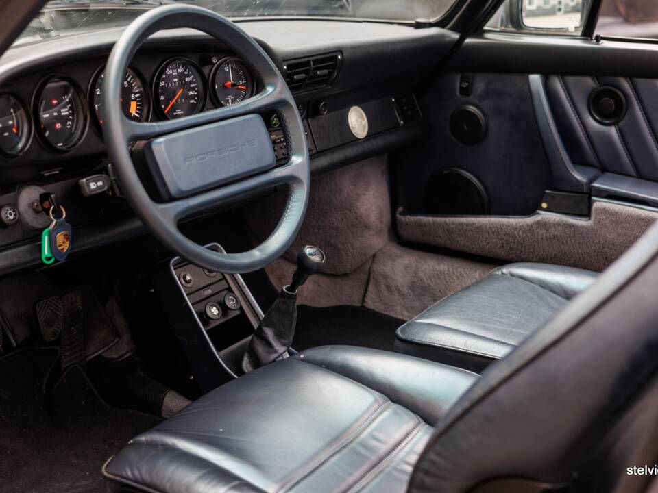 Image 27/44 de Porsche 911 Carrera 3.2 &quot;#250.000 911&quot; (1988)