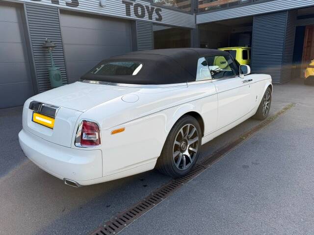 Imagen 8/33 de Rolls-Royce Phantom DHC (2009)