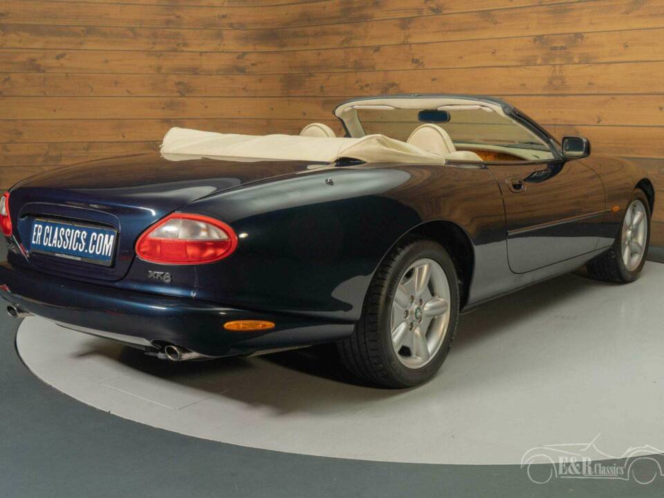Image 16/19 of Jaguar XK8 4.0 (1997)