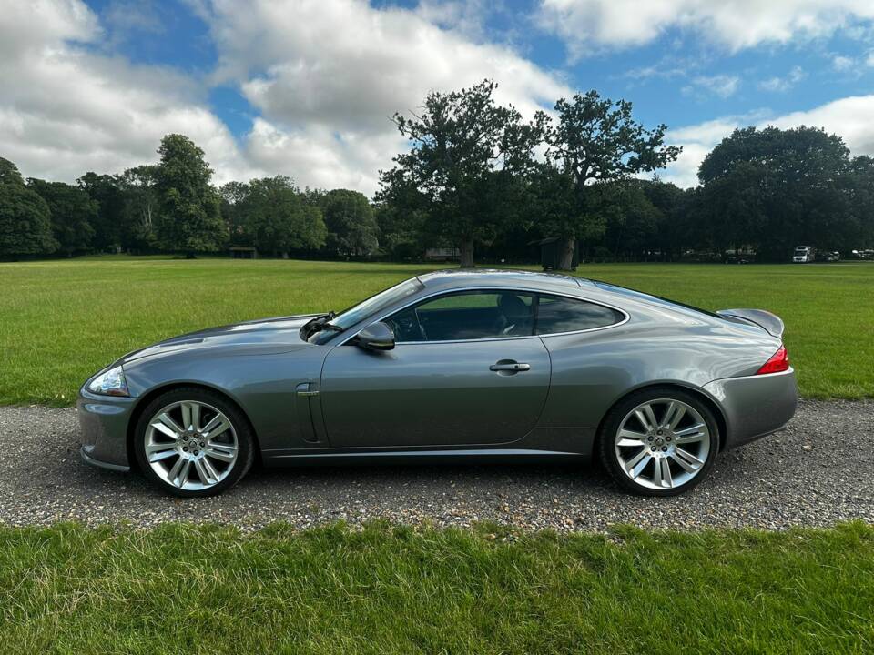 Image 6/46 of Jaguar XKR (2010)