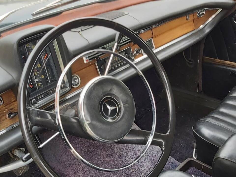 Bild 2/8 von Mercedes-Benz 220 SE b (1964)