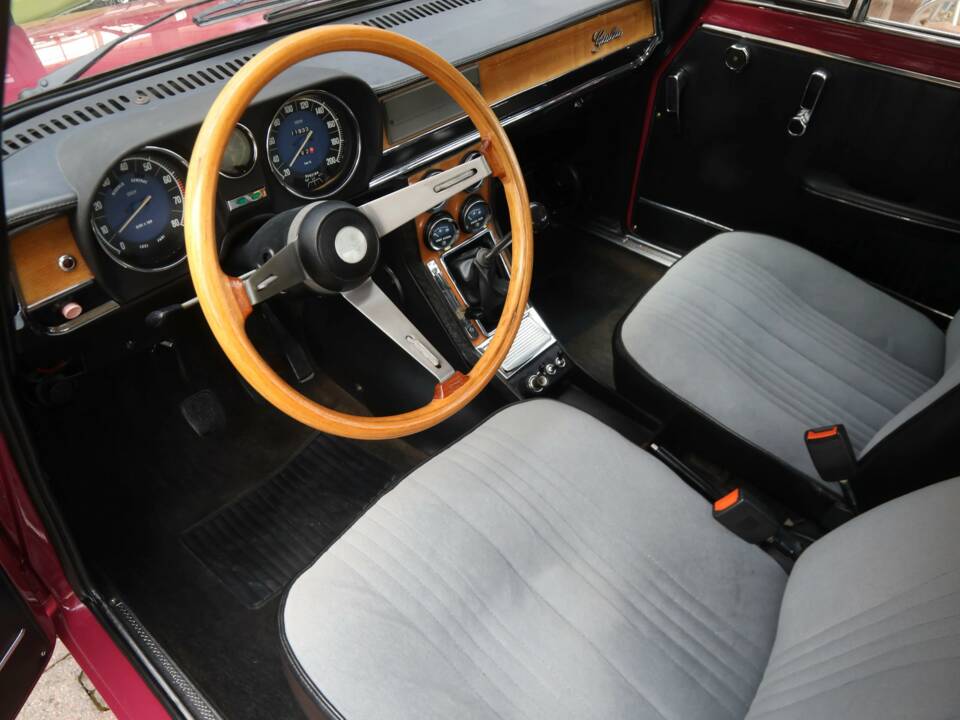 Bild 3/50 von Alfa Romeo Giulia Nuova Super 1300 (1975)