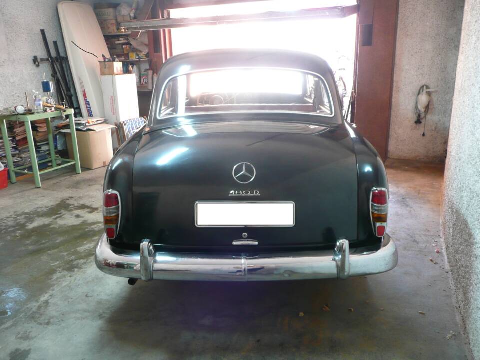 Image 2/30 of Mercedes-Benz 180 Db (1961)