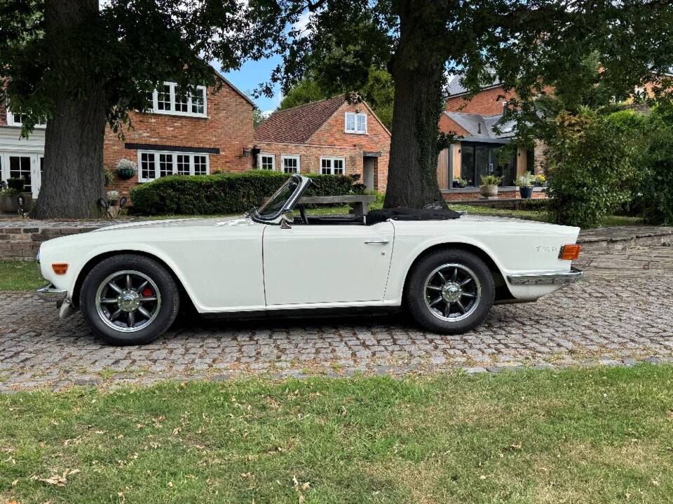 Image 6/30 of Triumph TR 6 PI (1970)