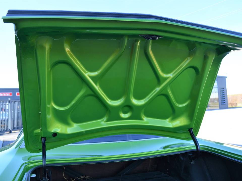 Image 40/43 of Plymouth Road Runner Hardtop Coupe (1968)