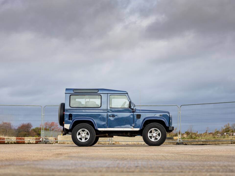 Image 8/41 of Land Rover Defender 90 (2004)