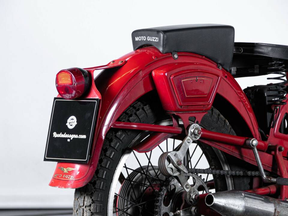 Image 26/50 de Moto Guzzi 250 SS (1950)