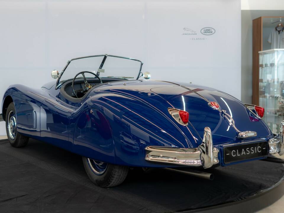 Immagine 8/62 di Jaguar XK 140 OTS (1954)