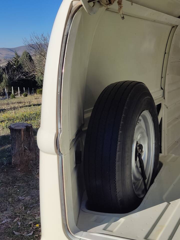 Imagen 44/50 de Volkswagen T2b panel van (1979)