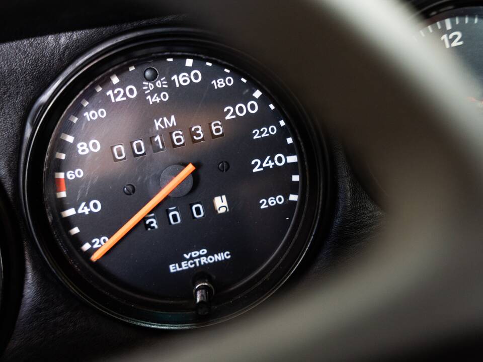 Image 11/31 of Porsche 911 Carrera 3.2 (1988)