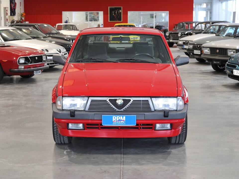 Bild 1/30 von Alfa Romeo 75 2.0 Twin Spark (1988)
