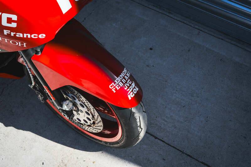 Image 40/50 of Kawasaki GPX 750R (1987)