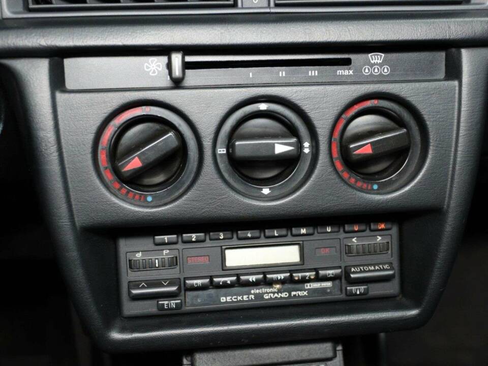 Image 14/30 of Mercedes-Benz 190 E 2.3-16 (1984)