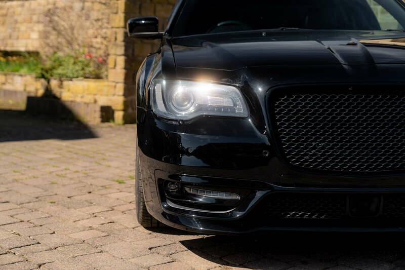 Image 33/50 de Chrysler 300 SRT8 (2017)