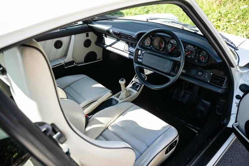 Image 2/38 of Porsche 911 Carrera 4 (1990)
