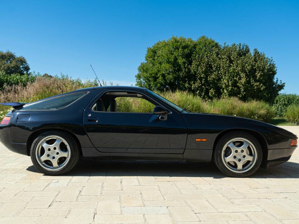 Image 6/50 of Porsche 928 GTS (1992)