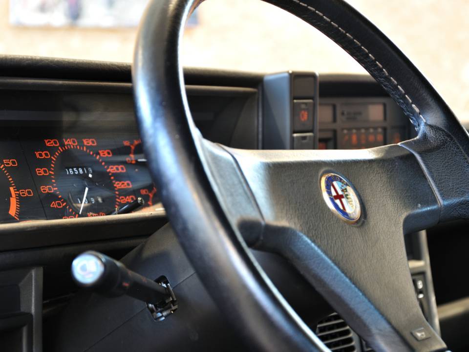 Immagine 21/50 di Alfa Romeo 75 1.8 Turbo Evoluzione (1987)