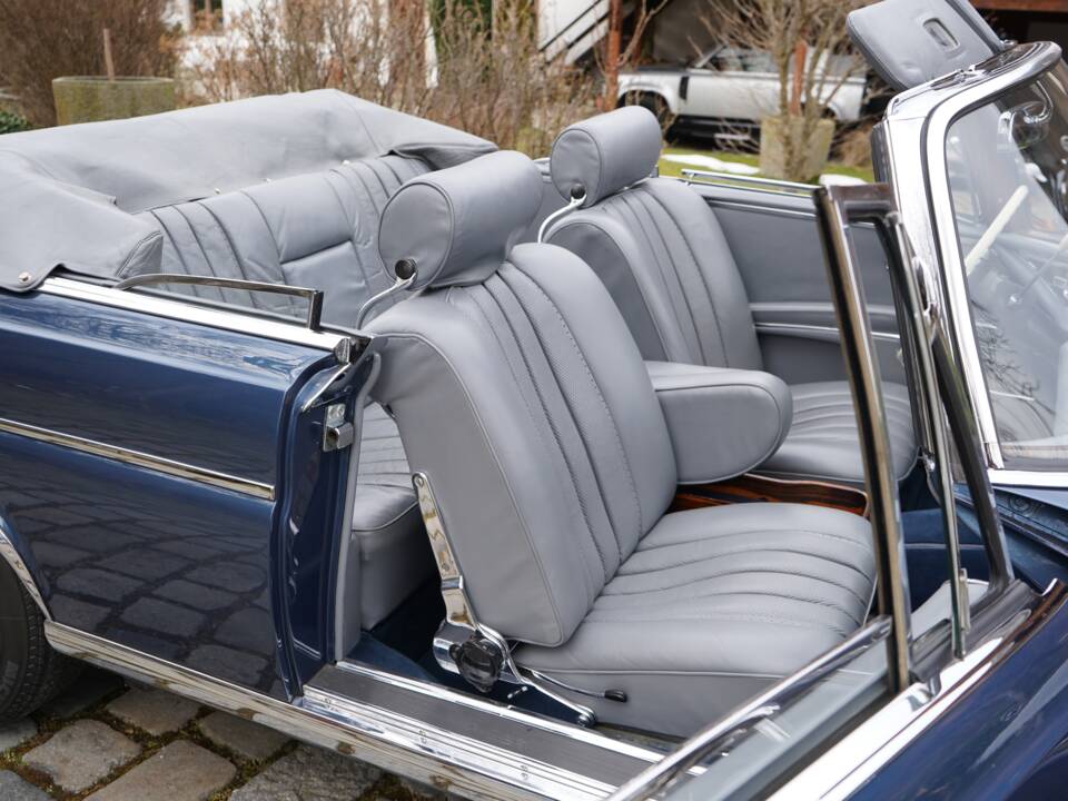 Image 6/14 of Mercedes-Benz 300 SE (1967)