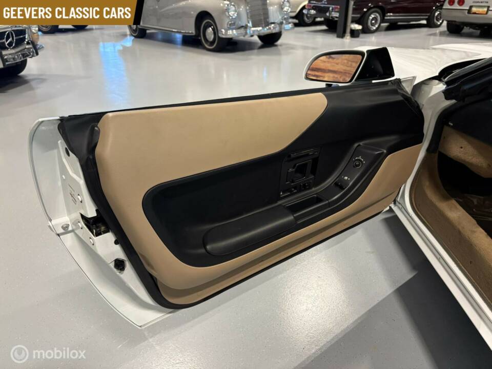 Image 25/30 of Chevrolet Corvette Convertible (1995)