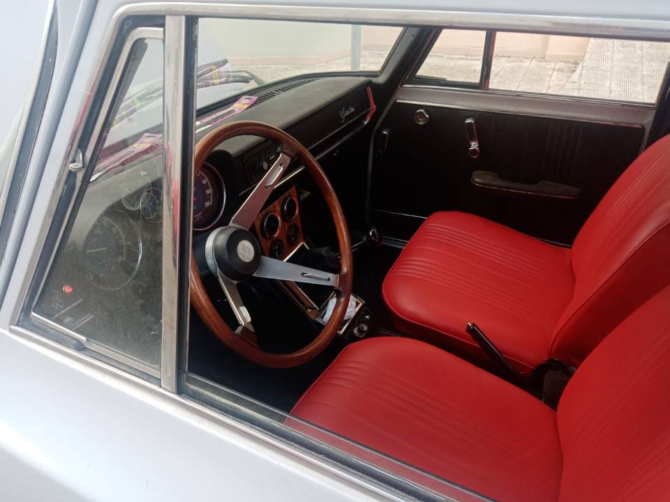 Bild 9/18 von Alfa Romeo Giulia Nuova Super 1300 (1974)