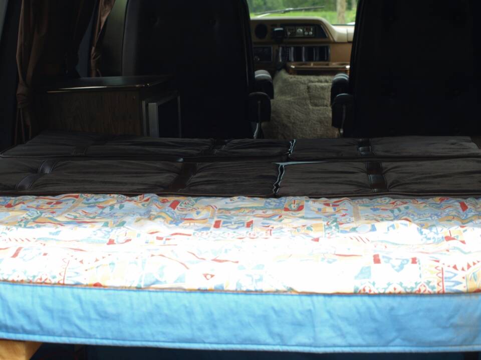 Immagine 92/143 di Dodge B 200 Sportsman (1978)