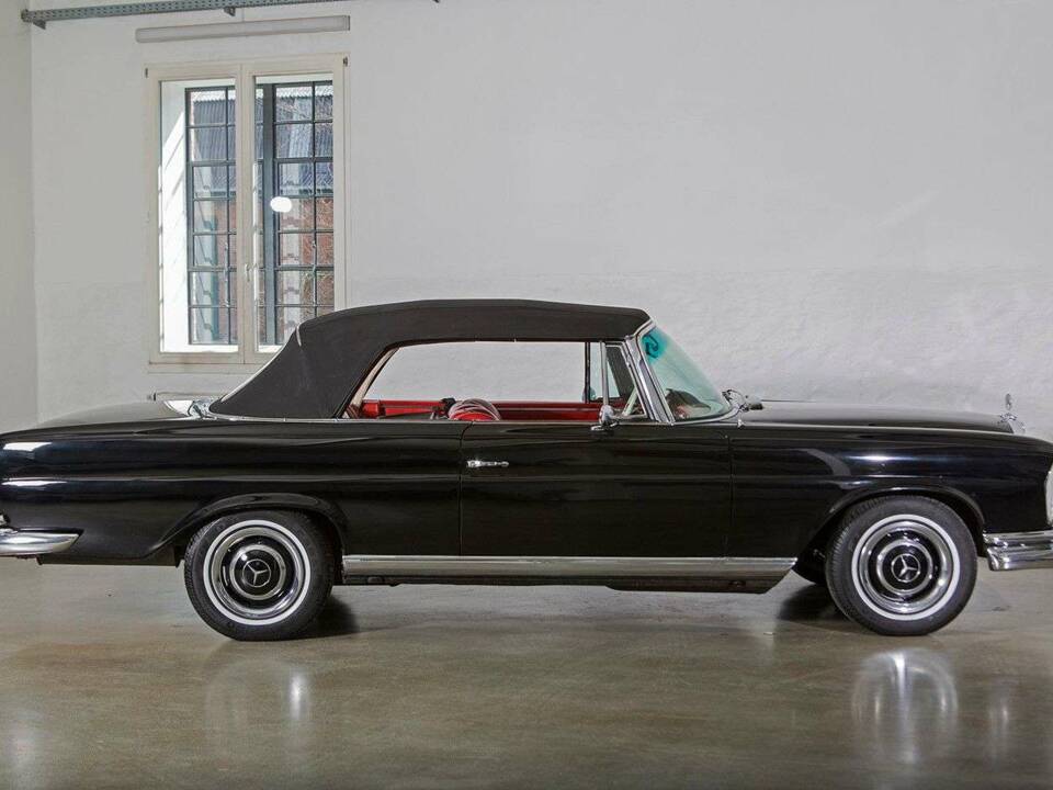 Image 11/34 of Mercedes-Benz 280 SE (1966)