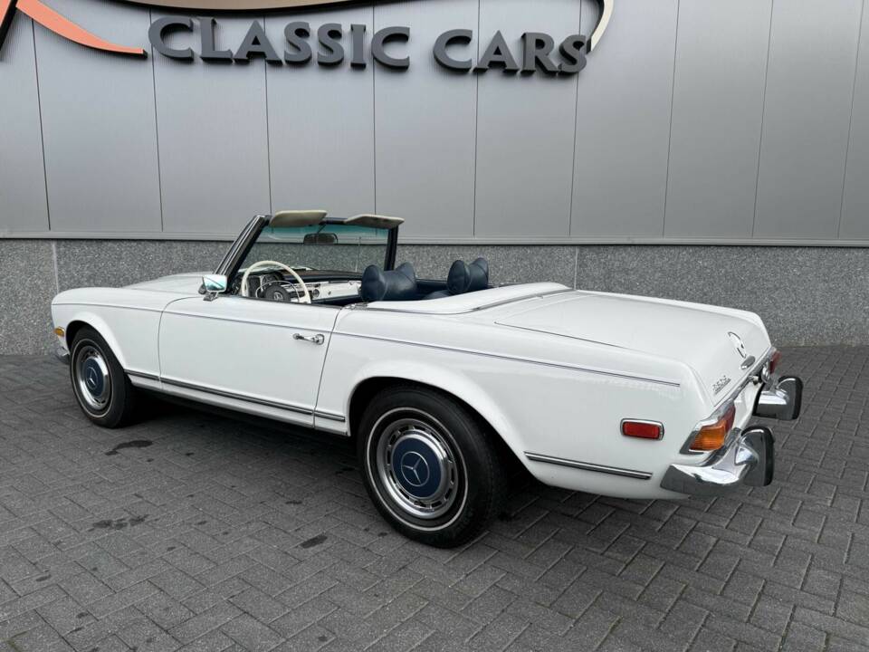 Image 14/50 of Mercedes-Benz 280 SL (1971)