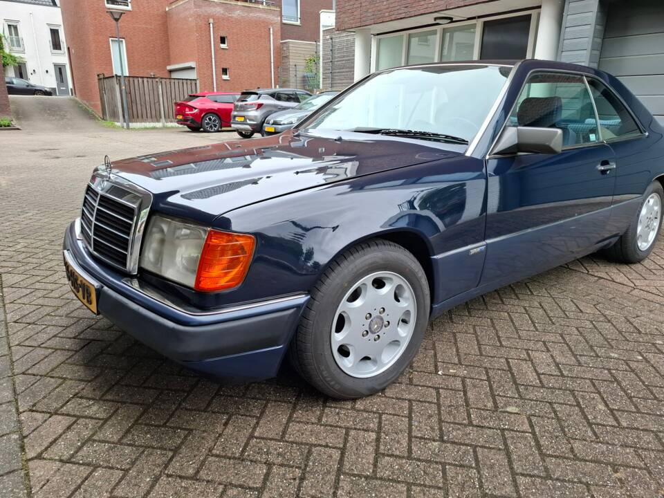 Immagine 1/14 di Mercedes-Benz 230 CE (1992)