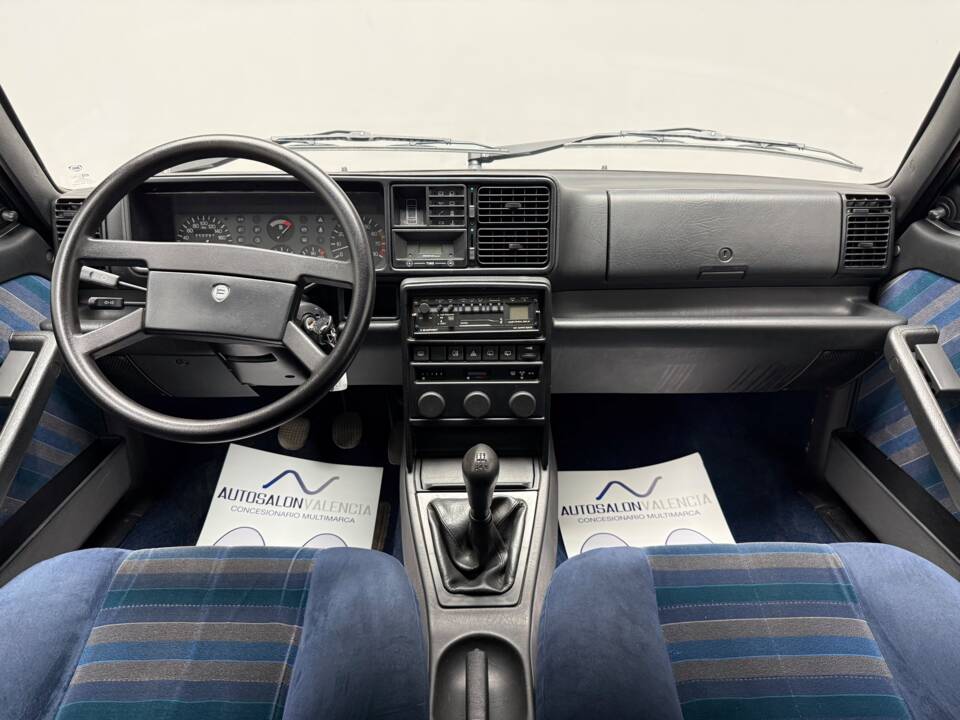 Image 21/30 of Lancia Delta 1.5 LX (1991)