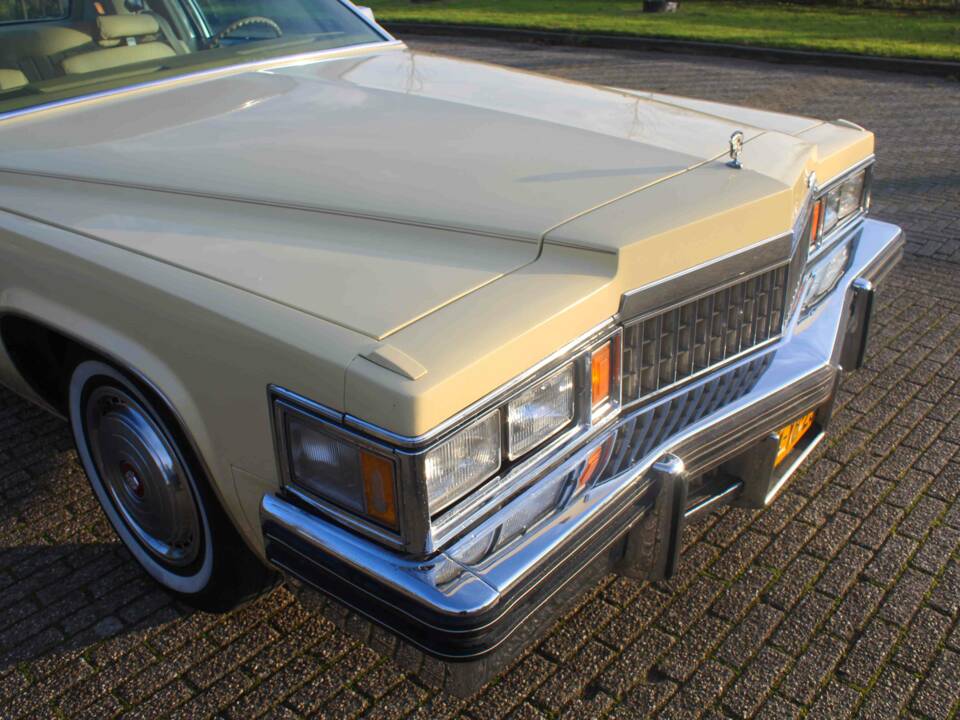 Image 29/56 of Cadillac Coupe DeVille (1977)