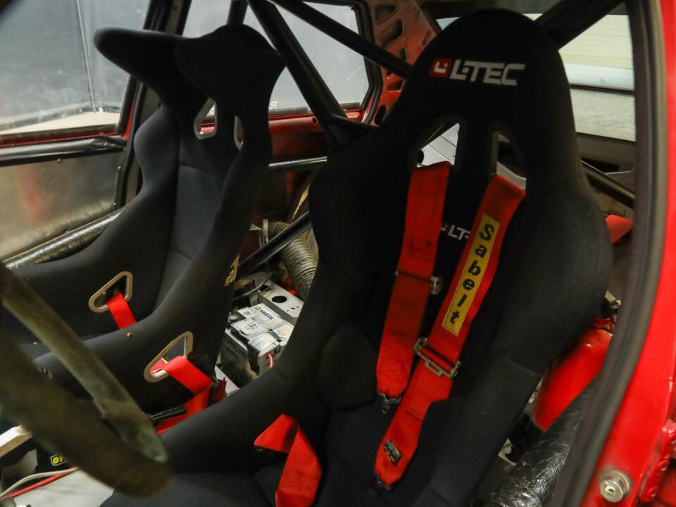 Image 33/50 de Alfa Romeo 75 3.0 V6 QV (1990)