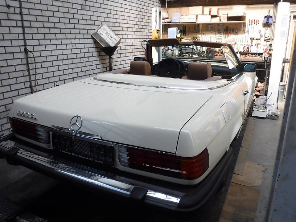 Immagine 41/50 di Mercedes-Benz 380 SL (1985)