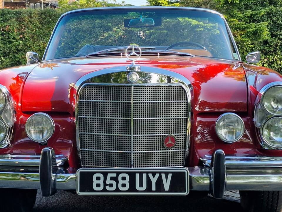 Image 3/44 of Mercedes-Benz 220 SE b (1962)