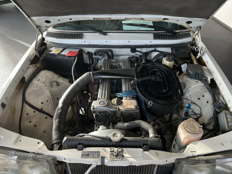 Image 17/22 of Mercedes-Benz 280 E (1977)