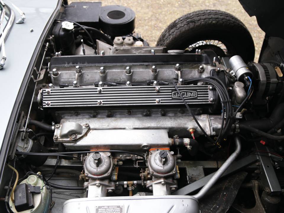 Image 48/48 de Jaguar E-Type (1969)