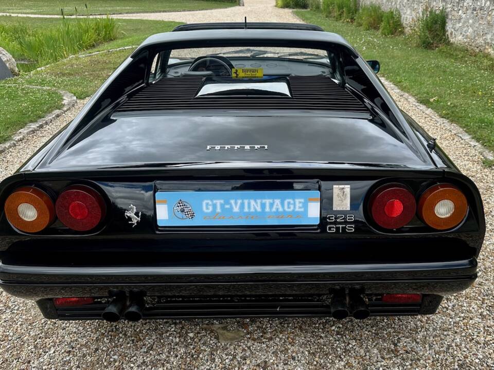 Bild 21/86 von Ferrari 328 GTS (1988)