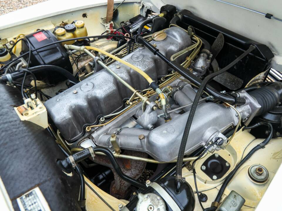 Image 39/50 de Mercedes-Benz 280 SL (1971)
