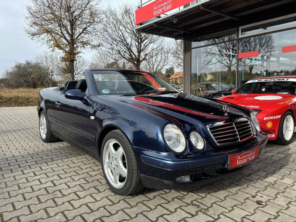 Afbeelding 25/34 van Mercedes-Benz CLK 320 (1999)