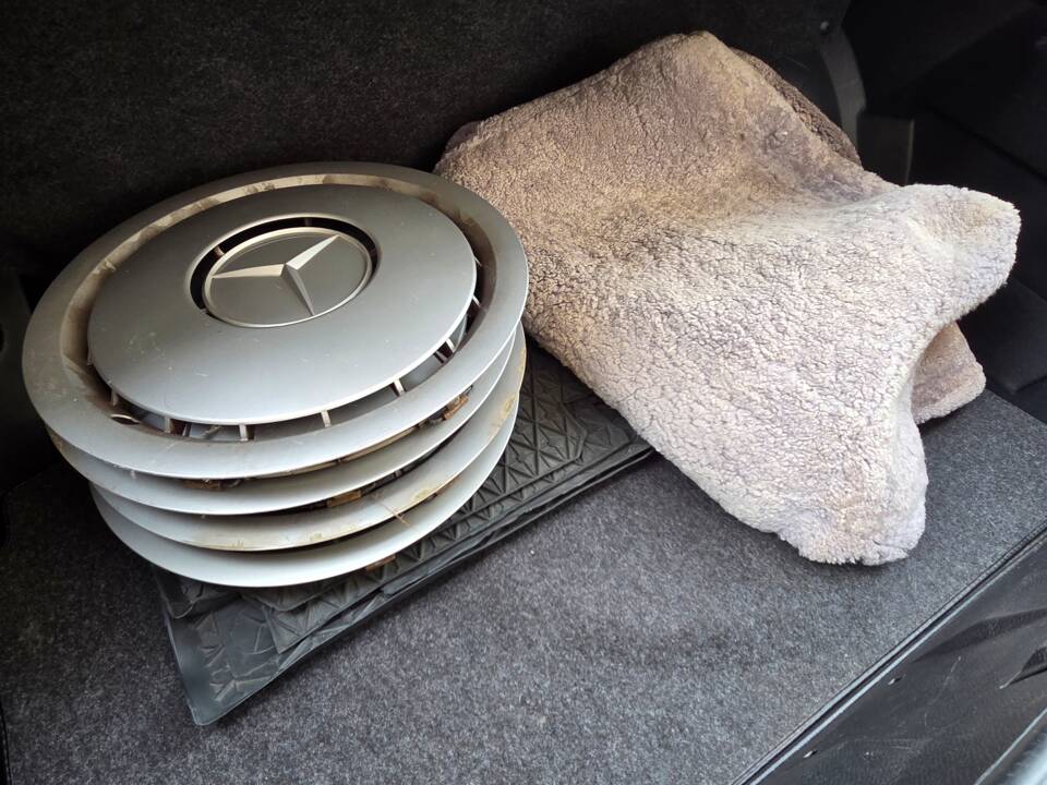 Bild 36/39 von Mercedes-Benz 190 E 1.8 (1992)