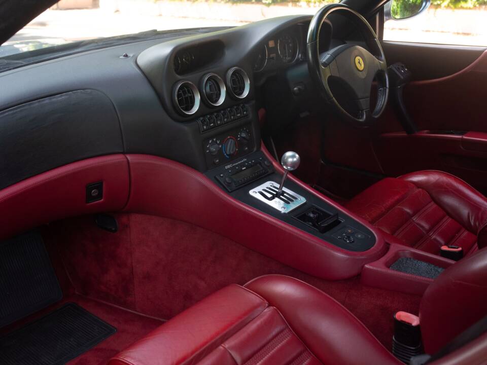 Image 5/37 of Ferrari 550 Maranello (2000)