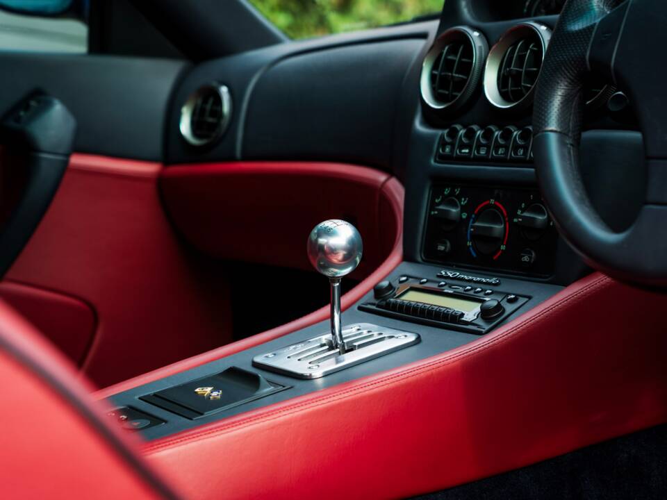 Bild 47/66 von Ferrari 550 Maranello (2000)