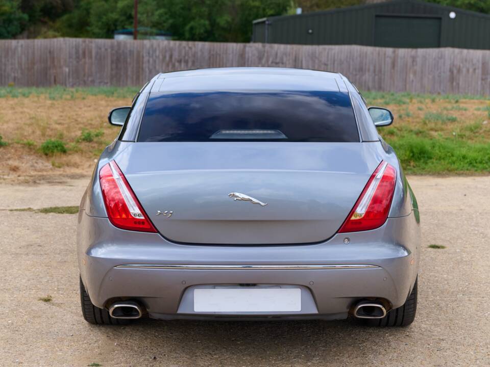 Bild 25/50 von Jaguar XJ 5.0 (2010)
