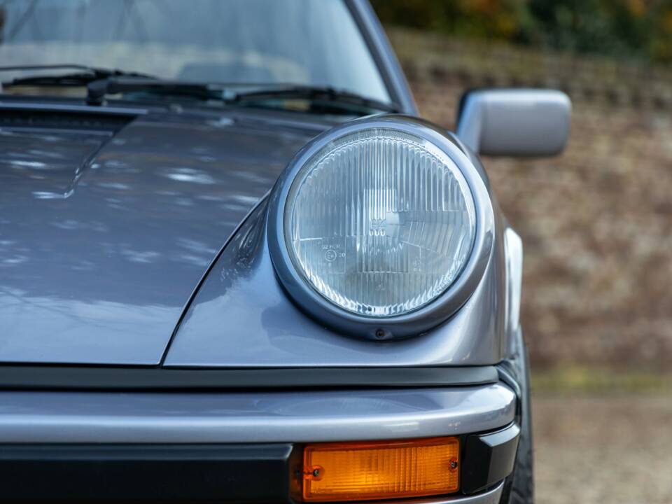 Immagine 18/50 di Porsche 911 Carrera 3.2 "25 years 911" (1988)
