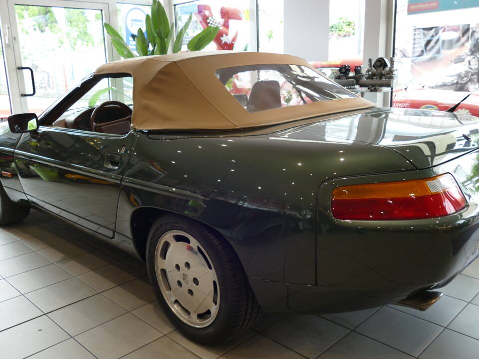Image 7/19 of Porsche 928 S4 (1989)