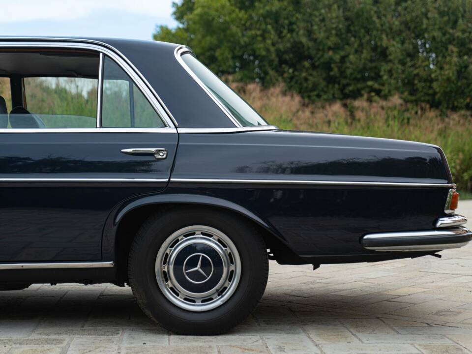 Image 13/50 of Mercedes-Benz 300 SEL 3.5 (1973)