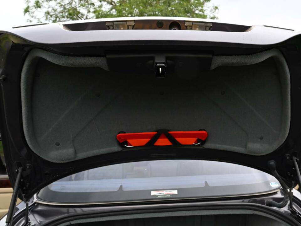 Image 47/50 de Jaguar XJ 8 4.2 (2009)